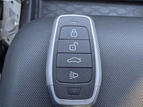 Used 2023 Nissan Frontier SV w/ SV Convenience Package image 30