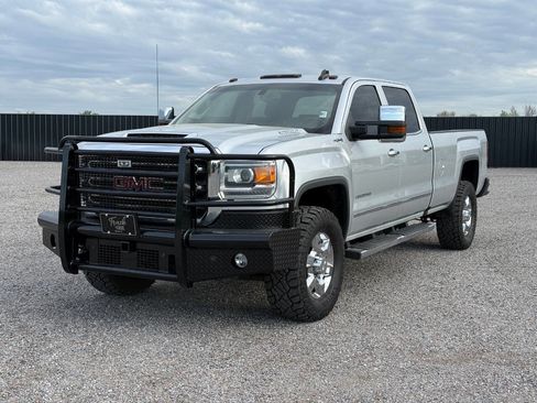 Used 2019 GMC Sierra 2500 SLT w/ Duramax Plus Package image 2
