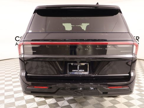 New 2026 Lincoln Navigator Reserve AWD/4WD image 24