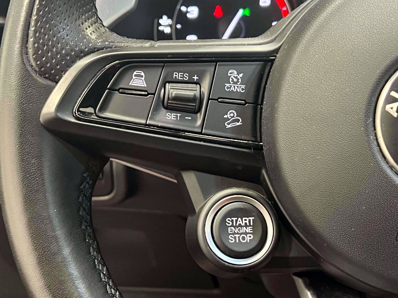 Used 2023 Alfa Romeo Stelvio Veloce AWD/4WD image 18
