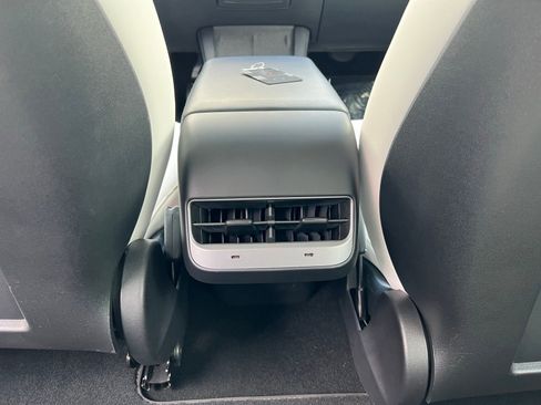 Used 2021 Tesla Model 3 Standard Range Plus image 43