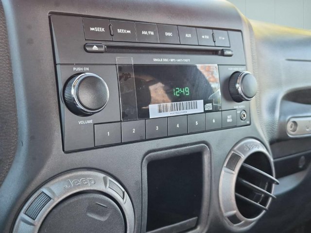 Used 2016 Jeep Wrangler Sport AWD/4WD image 13