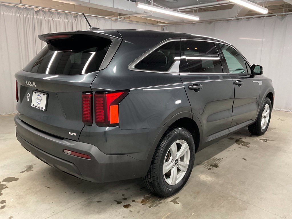 Used 2023 Kia Sorento LX AWD/4WD image 12