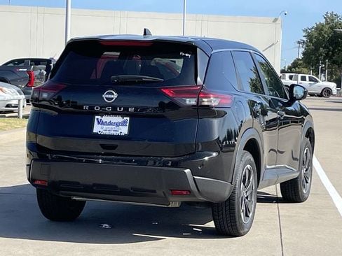 Used 2025 Nissan Rogue SV FWD image 4