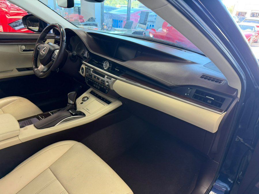 Used 2016 Lexus ES 350 w/ Luxury Package w/Wood Trim FWD image 50
