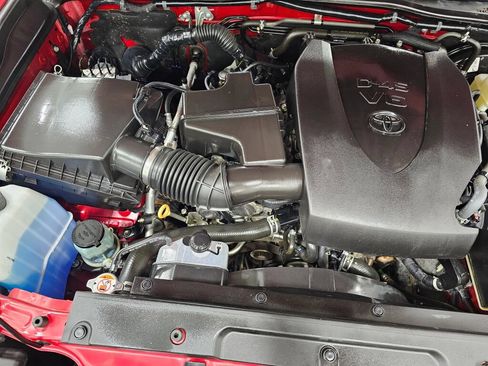 Used 2021 Toyota Tacoma TRD Sport AWD/4WD image 30