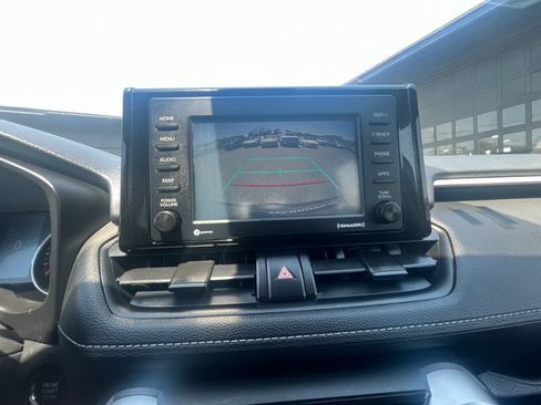 Used 2020 Toyota RAV4 XLE w/ Carpet Mat Package AWD/4WD image 3