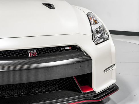 Used 2016 Nissan GT-R NISMO AWD/4WD image 36