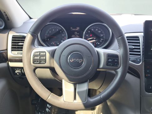 Used 2013 Jeep Grand Cherokee Altitude AWD/4WD image 9