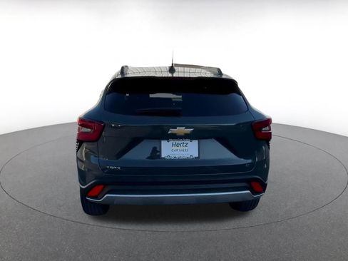Used 2025 Chevrolet Trax LT image 12