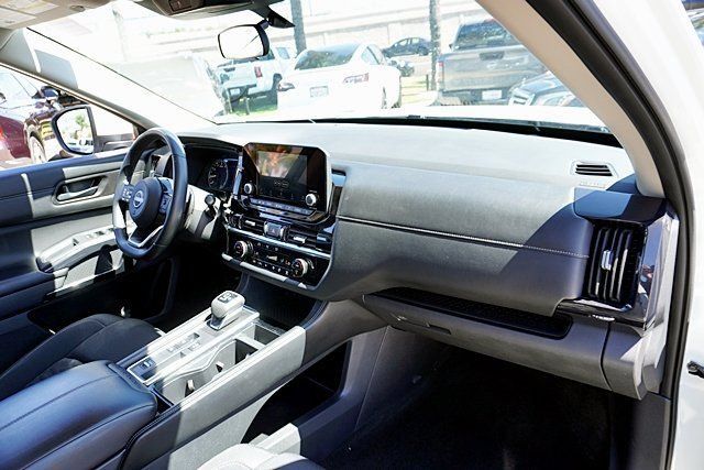 Certified 2023 Nissan Pathfinder SV w/ Black Appearance Package FWD image 16
