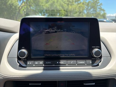 Used 2023 Nissan Rogue SV FWD image 27