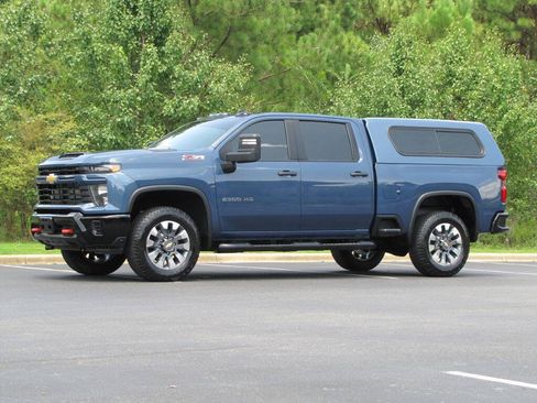 Used 2024 Chevrolet Silverado 2500 Custom w/ Custom Value Package AWD/4WD image 3