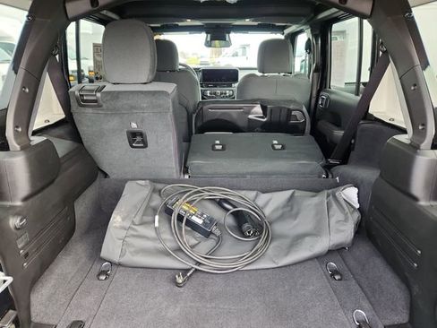 Used 2025 Jeep Wrangler Unlimited Sahara w/ Safety Group image 33