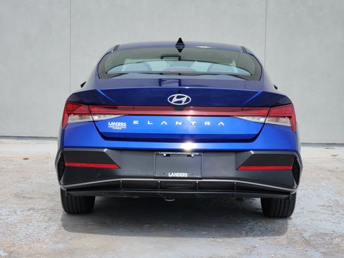 Used 2025 Hyundai Elantra SEL FWD image 7