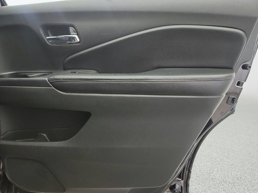 Used 2016 Honda Pilot Touring image 35