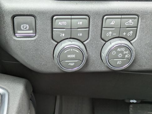 New 2026 Chevrolet Silverado 1500 High Country AWD/4WD image 14