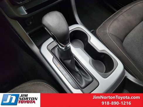 Used 2022 Chevrolet Colorado LT w/ LT Convenience Package AWD/4WD image 21