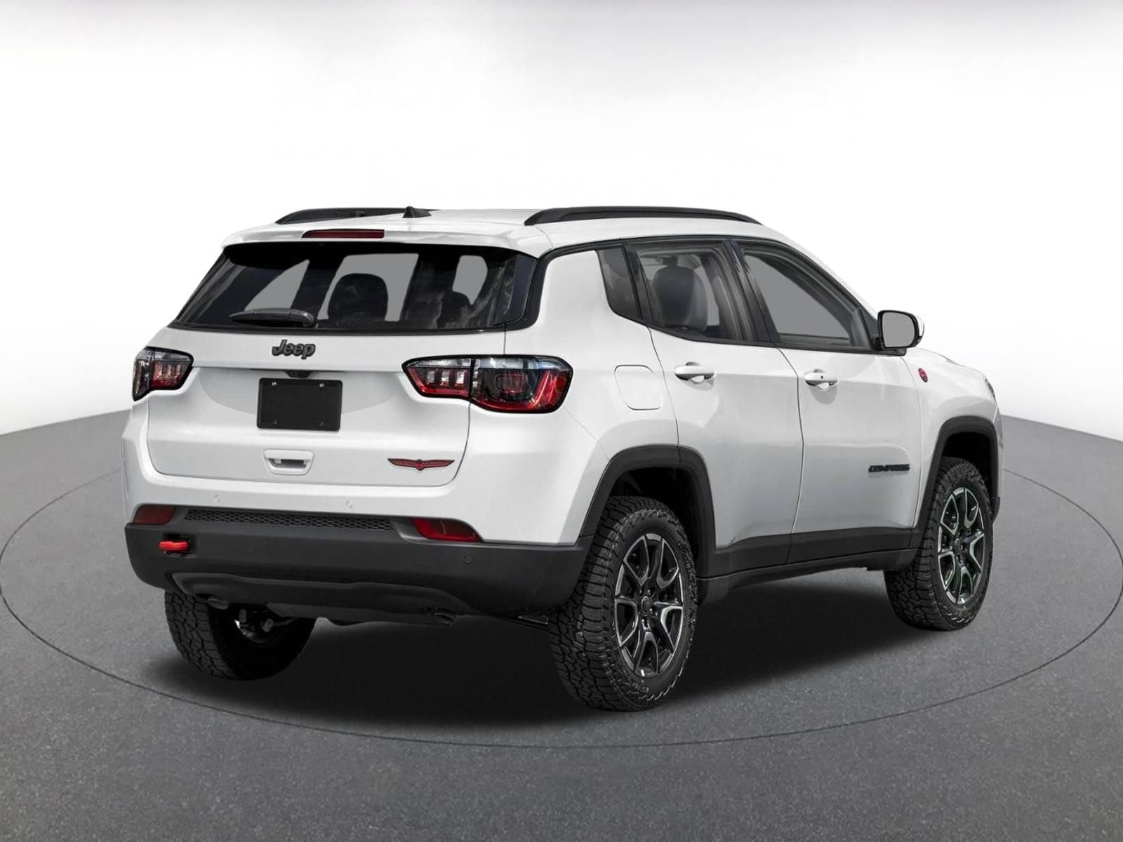Used 2025 Jeep Compass Trailhawk AWD/4WD image 8