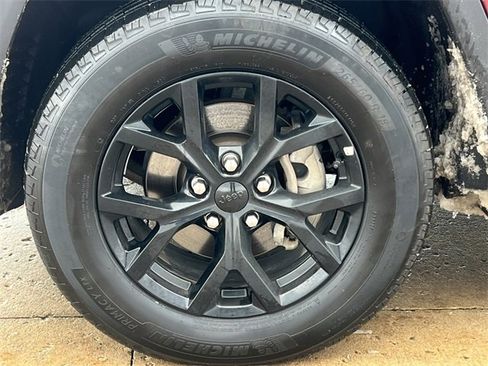 Used 2024 Jeep Grand Cherokee Altitude image 7