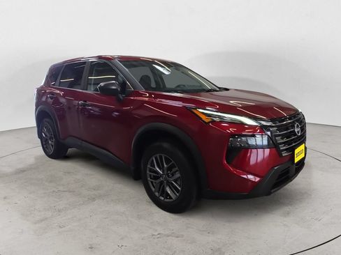 Used 2024 Nissan Rogue S AWD/4WD image 3