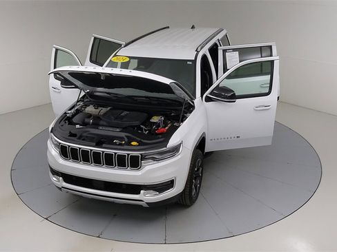 Used 2024 Jeep Wagoneer Series III image 49