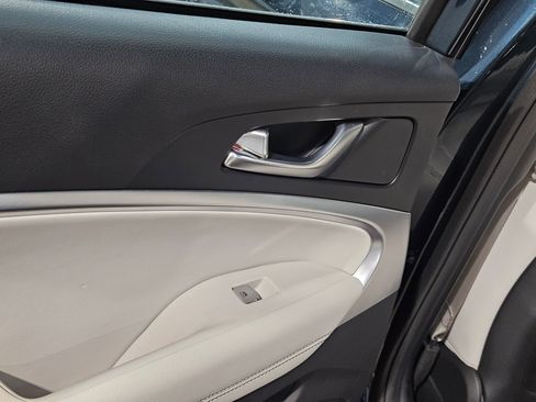 Used 2025 Genesis G70 2.5T RWD image 34