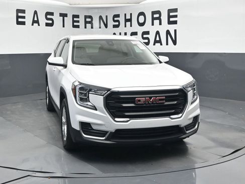 Used 2024 GMC Terrain SLE image 8