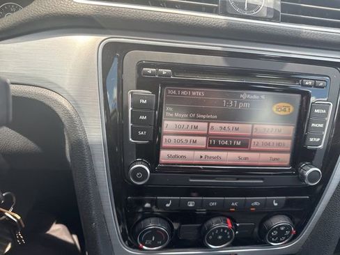 Used 2013 Volkswagen Passat 2.5 SE FWD image 21