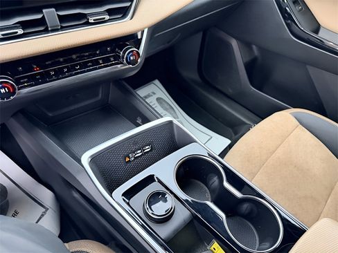 Used 2025 Chevrolet Equinox ACTIV w/ Safety and Technology Package image 20