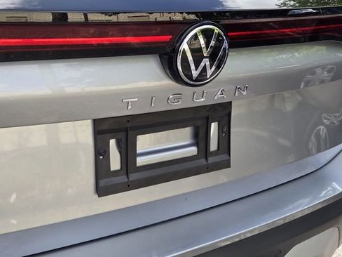 Certified 2025 Volkswagen Tiguan S image 9