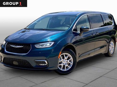 Used 2023 Chrysler Pacifica Touring-L FWD image 1