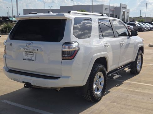 Used 2022 Toyota 4Runner SR5 Premium w/ Moonroof Package AWD/4WD image 4