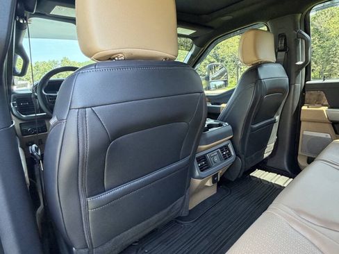 Used 2025 Ford F350 Lariat w/ Lariat Ultimate Package AWD/4WD image 36