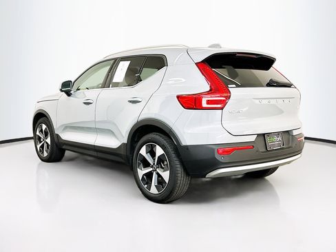 Used 2025 Volvo XC40 B5 Plus image 5