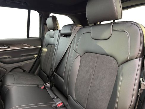 New 2026 Jeep Grand Cherokee Altitude image 14