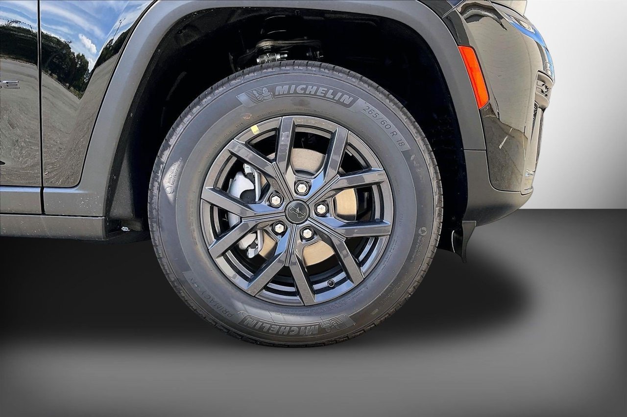 New 2027 Jeep Grand Cherokee Altitude AWD/4WD image 32