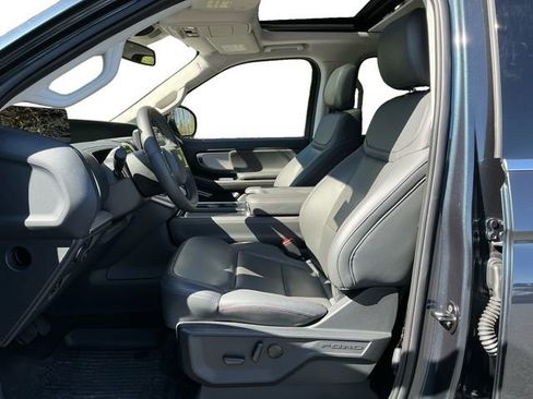 Used 2025 Ford Expedition Active image 10