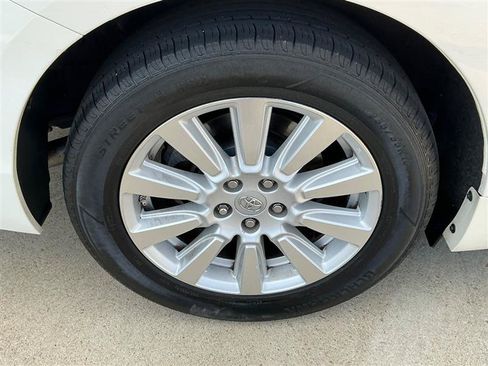 Used 2017 Toyota Sienna XLE Premium AWD/4WD image 27