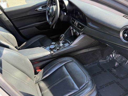 Used 2017 Alfa Romeo Giulia RWD image 9