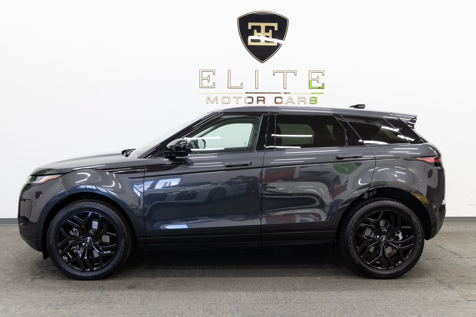 Used 2022 Land Rover Range Rover Evoque SE AWD/4WD image 2