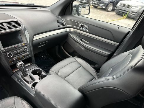 Used 2018 Ford Explorer XLT w/ Equipment Group 202A FWD image 44