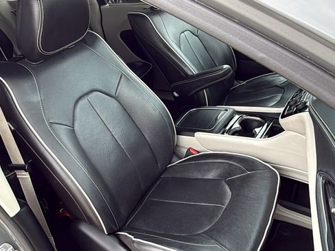 Certified 2021 Chrysler Pacifica Limited w/ Uconnect Theater Family Group image 31