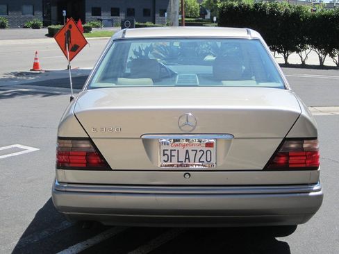 Used 1995 Mercedes-Benz E 320 Sedan image 4