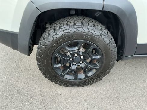 Used 2019 Jeep Cherokee Trailhawk w/ Comfort & Convenience Group AWD/4WD image 27