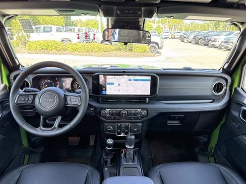 Used 2025 Jeep Gladiator Sport AWD/4WD image 12