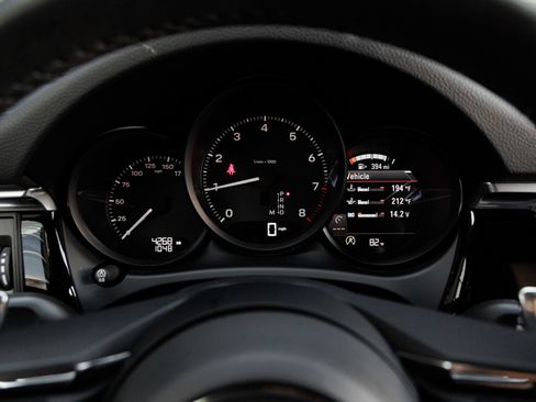 Certified 2026 Porsche Macan AWD/4WD image 17