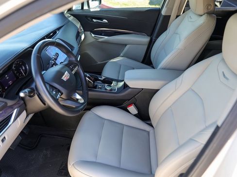 Used 2022 Cadillac XT4 Luxury image 9
