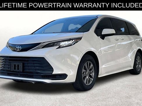 Used 2022 Toyota Sienna LE image 9