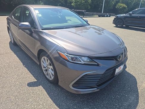 Certified 2022 Toyota Camry LE FWD image 3